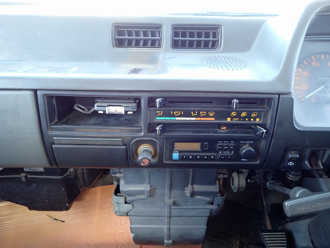 MITSUBISHI Canter