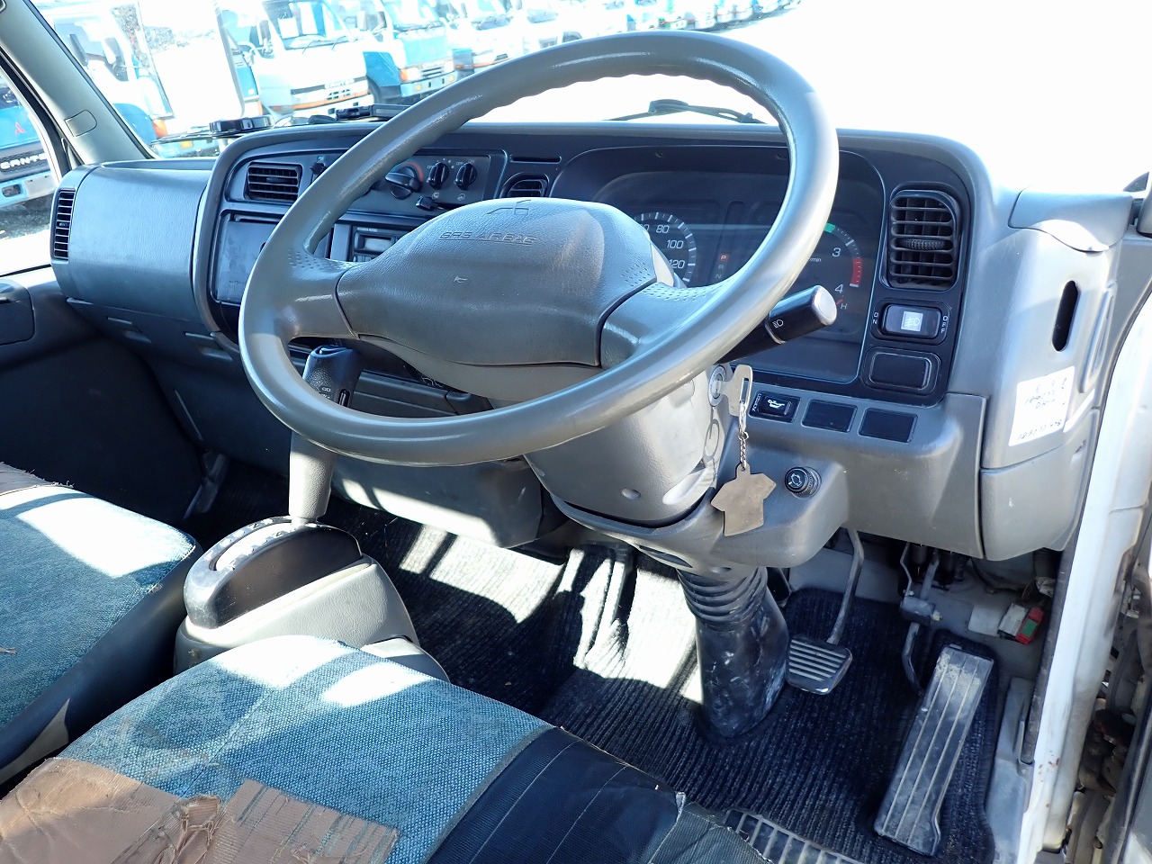 MITSUBISHI Canter