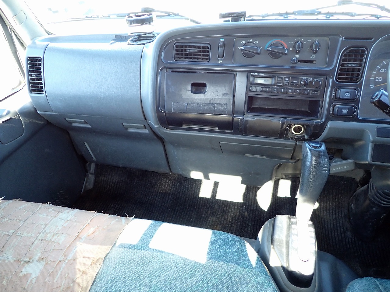 MITSUBISHI Canter
