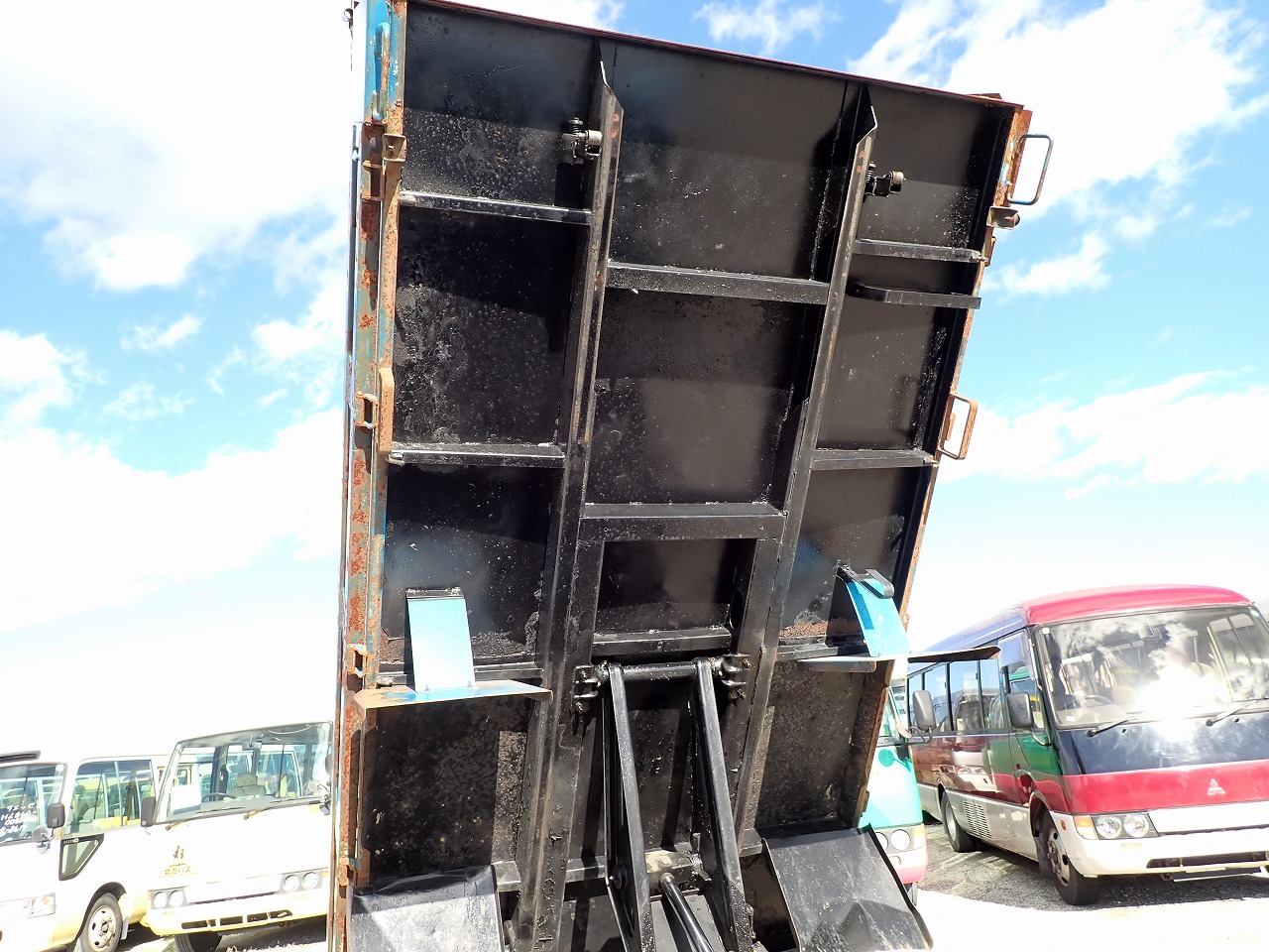 MITSUBISHI Canter