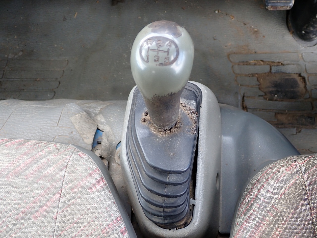 MITSUBISHI Canter