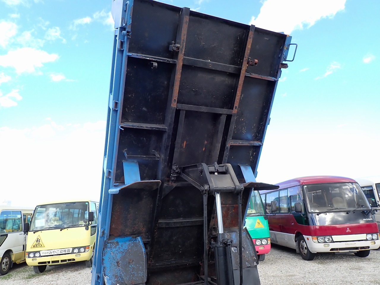 MITSUBISHI Canter